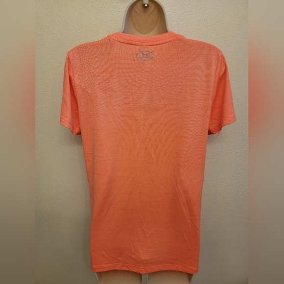 EUC Under Armour Ladies Loose Fit Heat Hear T-Shirt - Picture 2 of 2